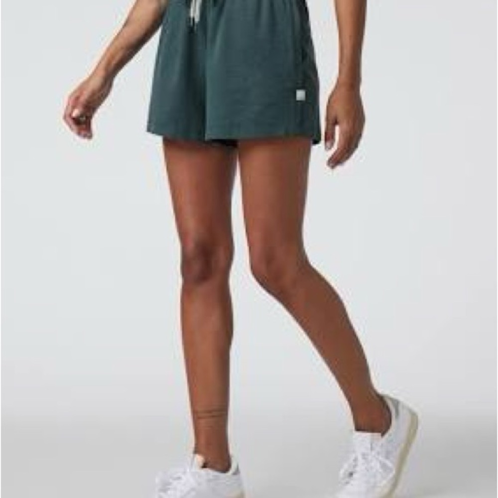 Vuori halo boxy shorts xs green